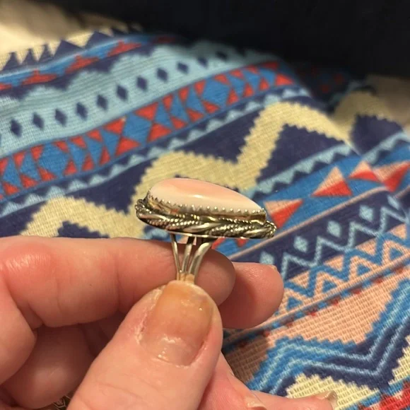 Pink conch sterling silver ring - Picture 8 of 9